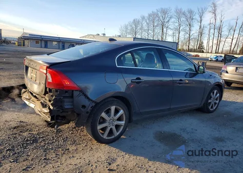 2016 Volvo S60 Premier z USA, uszkodzony, nr VIN YV126MFK9G2407301